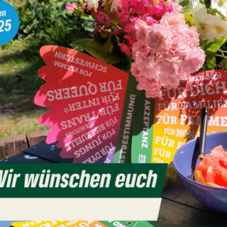 ☀️ Sommer, Sonne, Auszeit! 🌊 Egal ob ihr am Hammestrand chillt oder die dänischen Dünen erkundet - wir wünschen euch wundervolle Ferientage! ✨
Die langen, hellen Tage sind perfekt, um durchzuatmen und Kraft zu tanken. Denn gemeinsam gestalten wir eine Zukunft, die sozial, nachhaltig und innovativ ist. 🌱💚
Jede*r von euch ist wichtig - ob laut oder leise, im Rampenlicht oder im Hintergrund. Vielfalt ist unsere Stärke! 💪 #TeamGrün
Genießt den Sommer in all seiner Pracht und kommt erholt zurück. Die Natur zeigt uns gerade, wie wertvoll sie ist - lasst uns sie schützen! 🌍
Wie verbringt ihr eure Sommerzeit? Teilt eure Momente mit uns! 📸 #SommerZeit #GrünerSommer #Vielfalt #Nachhaltigkeit #Worpswede #Bündnis90DieGrünen